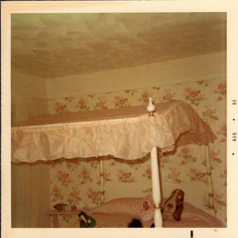 1950’s Bedroom, 50s Room Aesthetic, 50s Bedroom Aesthetic, 60s Room Aesthetic, 50s Room Decor, 1960s Room, 50s Room, 50s Bedroom, 60s Room