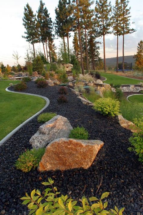 Lava Rock Landscape, Rock Mulch, River Rock Garden, Garden Landscaping Ideas, Mulch Landscaping, Easy Backyard, Garden Wallpaper, Rock Garden Landscaping, Front Yard Garden