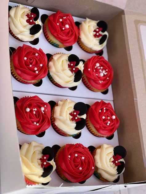 Minnie Mouse Cupcakes Red, Mickey And Minnie Cupcakes, Mickey Mouse Cupcakes Ideas, Mini Mouse Cupcakes Ideas, Red Minnie Mouse Cake, Cupcakes Minnie Mouse, Minnie Mouse Cupcake, Mickey Cupcakes, Miki Mouse