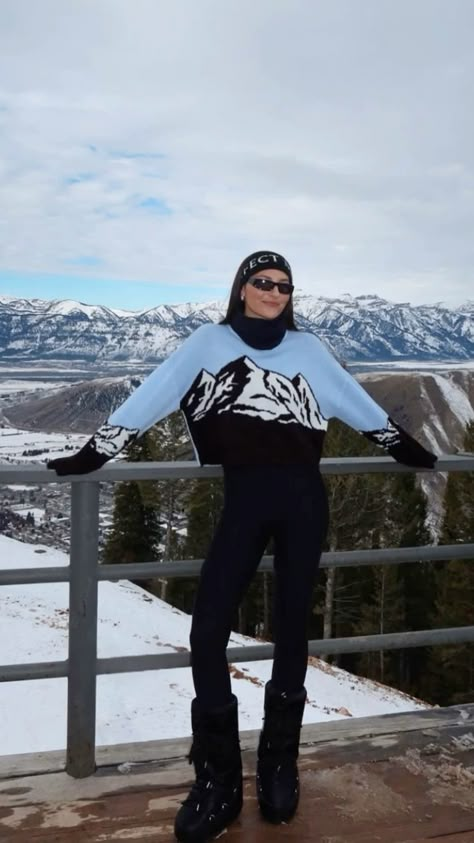 #winteroutfits #skitripoutfits #aspenoutfits #vailoutfits #parkcityoutfits Black Snow Boots Outfit Winter, 80 In Aspen Outfit, Mountain Look Outfit Winter, Cold Weather Outfits Athleisure, Ski Concert Outfit, Palm Tree Festival Aspen Outfit, Cool Girl Ski Outfit, Canada Snow Outfit, Alpine Ski Party Outfit