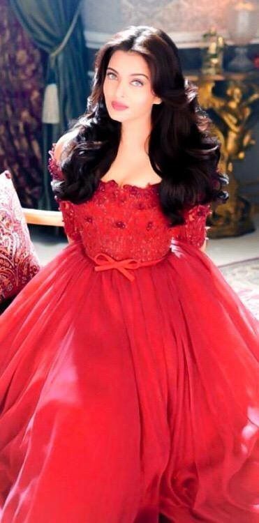 Aishwarya Rai Gown, Aishwarya Rai In Indian Wear, Aishwarya Rai Red Saree, Aishwarya Rai In Gown, Aishwarya Rai Black Dress, Aishwarya Rai Images, ऐश्वर्या राय, Aishwarya Rai Photo, Mangalore