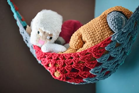 Crocheted Toy Hammock Free Pattern, Crochet Stuff Animal Hammock, Crochet Hammock For Toys Free Pattern, Crochet Toy Net, Crochet Stuffy Hammock Free Pattern, Stuffed Animal Hammock Crochet, Toy Hammock Crochet Pattern Free, Crochet Hammock For Toys, Crochet Cat Hammock Free Pattern