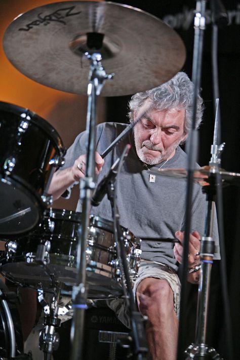 Steve Gadd, Drum Magazine, Jazz Players, Drum Solo, Drum Sets, The Drums, Drum Lessons, Architecture Tattoo, Drummer Boy