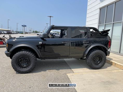 Black Ford Bronco Lifted, Ford Bronco Wheels, Ford Bronco 2023 4 Door, Bronco Raptor Black, Blacked Out Bronco, Black Ford Bronco, Black Bronco, Bronco Build, 4 Door Bronco