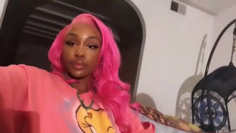 The Pop Hub on Twitter: "SZA flaunts a beautiful, new pink look on Instagram Stories. 💕https://t.co/u7ZTxg7Dcf" Sza Twitter, Sza Gif, Sza Hair, Infinity Hair, Sza Ctrl, Tattoos Infinity, Tattoos Mandala, Pink Look, Ombre Lace Front