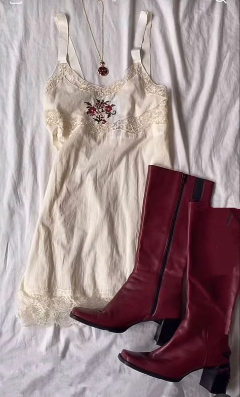 Modern Boho Fashion, Mode Ulzzang, Vintage Boho Style, Fest Outfits, Style Bundle, Thrift Inspo, Red Boots, Looks Street Style, Coastal Cowgirl