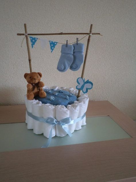 Diy Baby Boy Gifts, Pampers Cake, Remodeling Kitchen Ideas, Creative Baby Shower Gifts, Kitchen Ideas Gray Cabinets, Kitchen Ideas Remodeling, Baby Gift Wrapping, Kitchen Ideas Gray, Baby Shower Gift Box