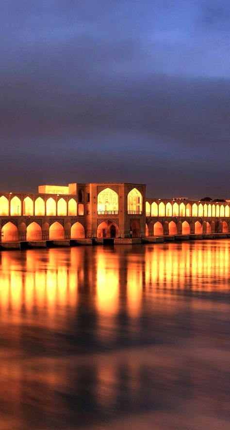 Sio-Se-Pol Esfahan Photography, Persian Background, Persian Poster, Iran Esfahan, Iran Aesthetic, Iran Isfahan, Nature Of Iran, Iran Architecture, Esfahan Iran