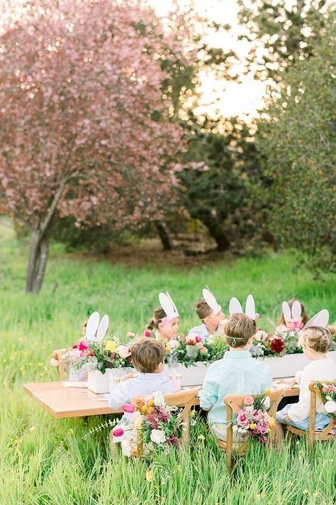 Easter With Kids Aesthetic, Easter Egg Hunt Aesthetic, Easter Hunt Ideas For Kids, Earthy Birthday, Easter Egg Hunt Birthday Party, Picnic For Kids, Easter Picnic Ideas, Kids Easter Ideas, Outdoor Easter Party