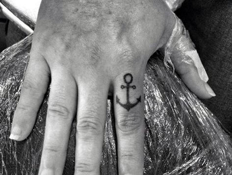 Awesome Simple Anchor Tattoos For Men On Fingers Simple Anchor Tattoo, Anchor Tattoo Meaning, Finger Designs, Finger Meaning, Knuckle Tattoo, Tattoo On Finger, Tattoo Anchor, Meaning Tattoos, Tattoo Catalog