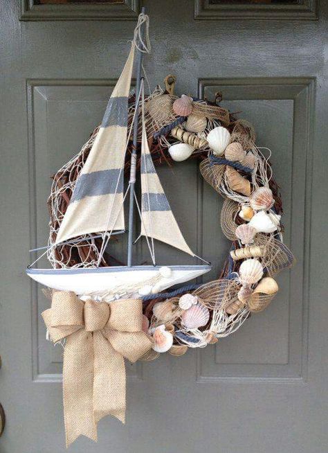 Love this beachy front door wreath Couronne Diy, Beach Wreaths, Dekoratívne Vence, Deco Marine, Nautical Wreath, Seashell Wreath, Shell Wreath, Strand Decor, Beach Wreath