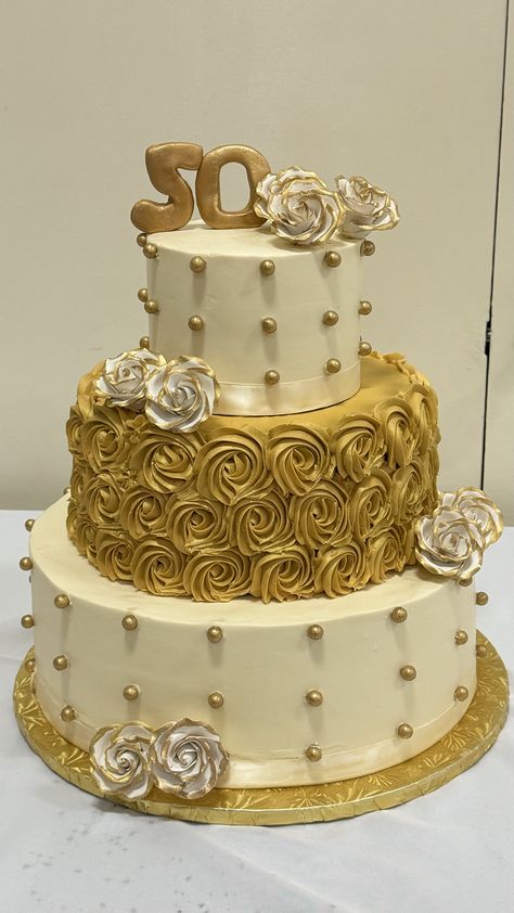 50th Class Reunion Cake Ideas, 50th Golden Birthday Cake For Women, 50th Birthday Cake Rectangle, Golden Wedding Cakes 50th Anniversary, Cake Design For 50th Anniversary, Class Reunion, Wedding Cakes, Cake