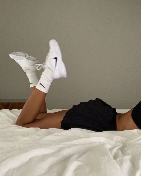 ℭ Angelina Johnson, Lauren Johnson, Cosmic Girl, Nike Id, Neue Outfits, Poses Para Fotos Sexis, Shoe Inspo, Cosmic Girls, Mode Vintage