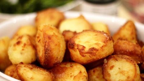 Foolproof roast potatoes Making Roast Potatoes, Best Roast Potatoes, Perfect Roast Potatoes, Crispy Roast Potatoes, Bear Island, Verses Bible, Roasted Potato Recipes, Potatoes Au Gratin, Breakfast Potatoes