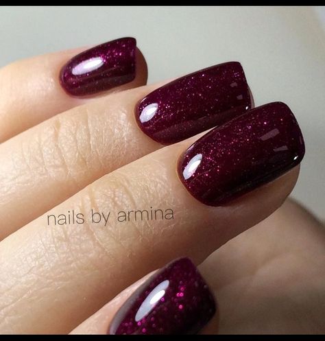 Dark Red Shimmer Nails, Christmas Nails Vino, Nails December 2023, Claret Nails, Dark Berry Nails, Dark Wine Red Nails, Christmas Nails Burgundy, Burgundy Christmas Nails, Glittery Red Nails