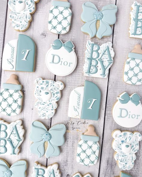 Baby Boy Shower Cookies Decorated, Baby Bottle Cookies Decorated, Boy Onesie Cookies, Baby Onesie Cookies Decorated, Baby Rattle Cookies Decorated, Baby Bottle Cookies, Baby Dior, Baby Shower Treats, Shower Cookies