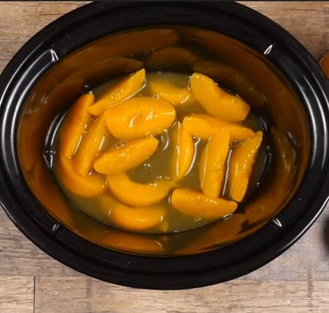 Peaches In Slow Cooker, Peach Dump Cake With Canned Peaches Crockpot, Baking In Slow Cooker, Crock Pot Peach Dump Cake, Easy Slow Cooker Desserts, Peach Dump Cake Easy Crock Pot, Peaches In Crockpot, Slow Cooker Peach Cobbler Dump Cake, Crock Pot Dump Cake Recipes