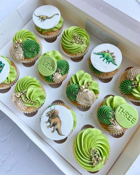 Dinosaur Cake Pops, Dinasour Birthday, Jurassic World Cake, Dino Birthday Cake, 4de Verjaardag, Thomas Cakes, Dinosaur Birthday Theme, Dinosaur Cupcakes, Dino Cake