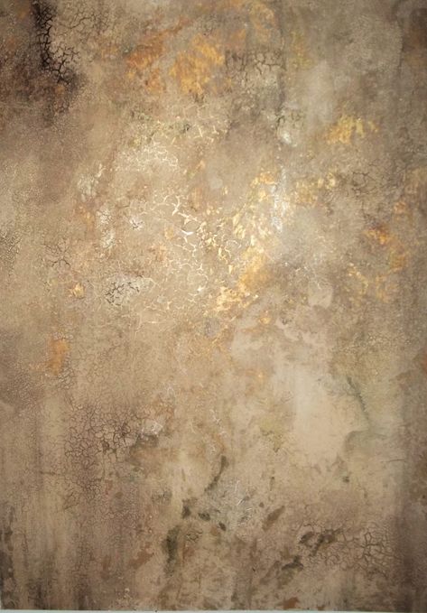 Textured Walls Plaster, Gold Limewash, Gold Wall Paint Ideas, Plaster Paint Walls, Gold Bedroom Walls, Wall Finishes Textured, Gold Wall Design, Gold Paint Colors For Walls, Aged Wallpaper