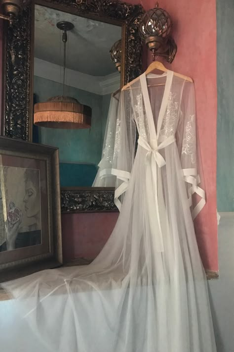 Wedding Linger The Bride, Wedding Night Outfit Brides, Honeymoon Clothes Night, Wedding Night Outfit, Bride Robe Lace, Bridal Lingerie Honeymoon, Wedding Nightgown, Bridal Robe Lace, Pijamas Women