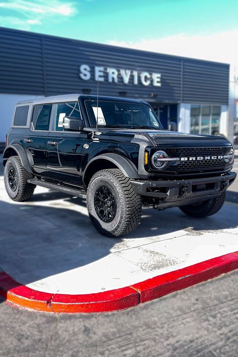 Ford Bronco Sasquatch, Bronco Sasquatch, Ford Bronco Wildtrak, Bronco Wildtrak, Classic Bronco, Ford Suv, Jeep Rubicon, Car Goals, Bronco Sports