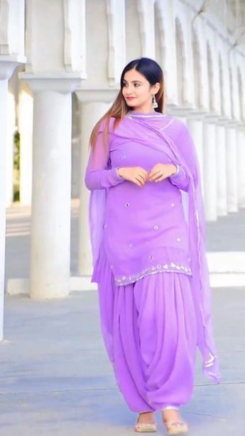 Photo Poses In Suit, Suit Poses Women, Salwar Models, Poses In Suit, Fashion Activation, Oshin Brar, Panjabi Dress, Indian Formal Wear, Suit Poses