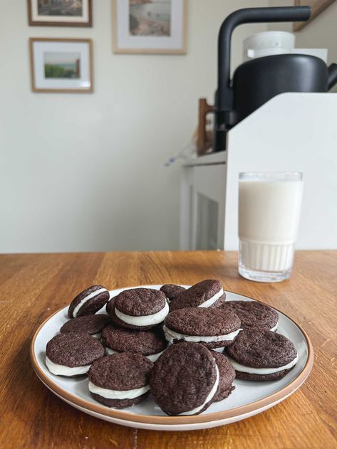 Homemade Sourdough Oreo Cookies Sourdough Oreo Cookies, Sourdough Oreos, Sourdough Jesha, Sourdough Cookies, Oreo Recipe, Homemade Oreo Cookies, Strawberry Shortcake Cookies, Homemade Oreos, Oreo Filling