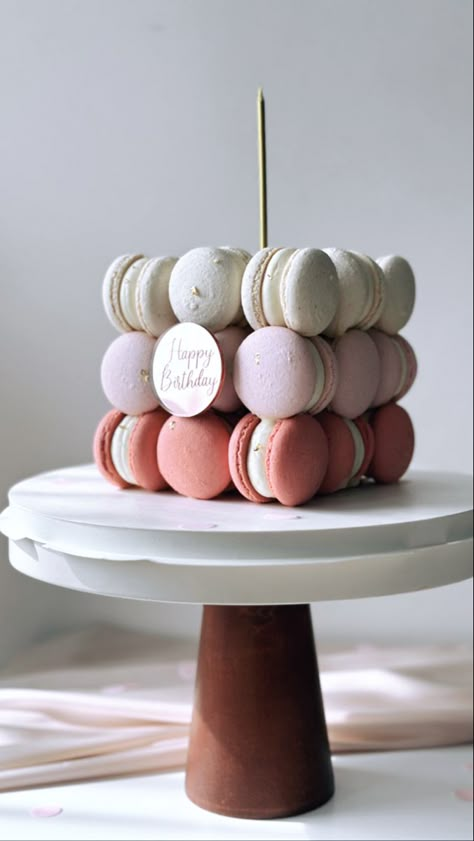 Maccarone Cake, Macaroon Birthday Cake, Macaroons Cake, Sweets Photography, Macaroon Cake, Macaron Cake, Catering Ideas Food, Macaroon Recipes, Macaron Recipe