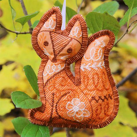 Fox Felt, Fox Ornaments, Felt Fox, Ornament Craft, Woodland Fox, Forest Fox, Felt Ornament, Creative Embroidery, Embroidery Library