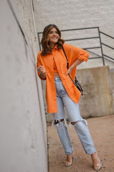 Want to make your Spring and Summer wardrobe pop this 2022? CHIC TALK is sharing her favorite bright-colored outfit to try this season. this bright orange button down and denim outfit creates a fun and eye-catching look you need to add to your wardrobe. Follow for more spring and summer fashion trends, style guides, and elevated outfit ideas. Bright Color Outfits Summer, Orange Shirt Outfit, Bright Summer Outfits, Oversized Shirt Outfit, Bright Outfit, Bright Colored Outfits, Casual Date Night Outfit, Orange Outfit, Orange T Shirts