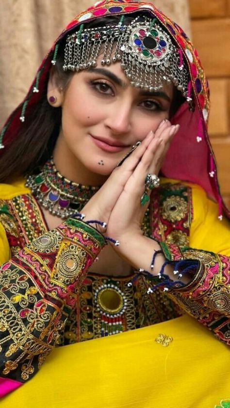 Hiba Bukhari Dress, Hazara Girl, Kashmiri Outfits For Women, Nazia Hassan, Hiba Bukhari, Afghan Jewellery, Afghan Culture, Afghani Dress, Meldi Ma Hd Photo