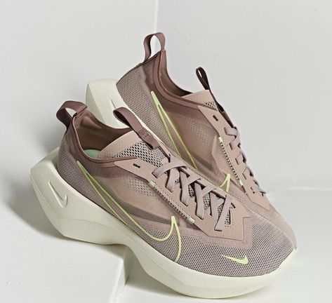 Nike Vista Lite, Nike Shoes Photo, Elegant Watches Women, New Obsession, Nike Pink, Fashion High Heels, Dresses Kids Girl, Pretty Shoes, Trendy Fashion Women