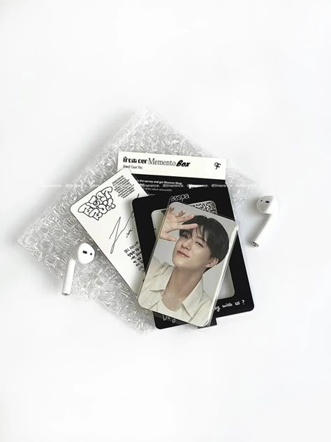 Photocard Aesthetic Photography, Photocards Aesthetic, Photocard Ideas, Monochrome Aesthetic, Insta Layout, Kpop Collection, Card Photography, Kpop Merchandise, Study Room Decor