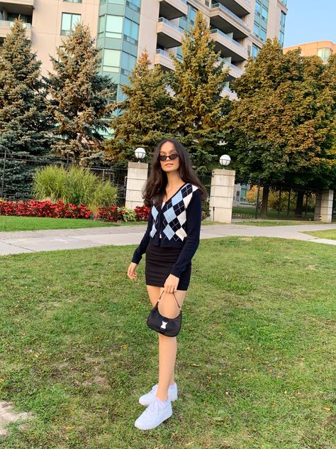 Slazenger Skort Outfit Aesthetic, Argyle Sweater Vest Outfit, Argyle Cardigan Outfit, Brandy Melville Elizabeth Sweater, Argyle Sweater Outfit, Slazenger Skort, Elizabeth Sweater, Cardigan Outfit Aesthetic, Korean Cardigan