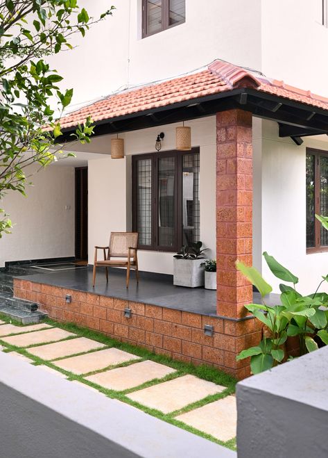 Sitout Designs Kerala, Indian House Exterior Design, House Plans Ideas, Decor Ideas Bedroom, Indian Home Design, Kerala House Design, Kerala Houses, Home Design Plan, Indian Homes