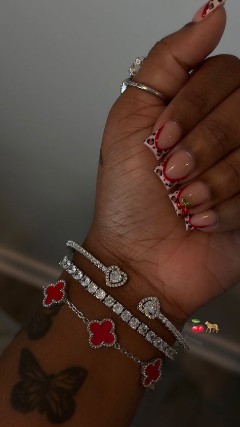 Nail Toes Ideas, Classy Short Nails, Toes Ideas, Pastry Bites, Jewellery Stack, Overlay Nails, Ash Jewelry, Nails For Summer, Chrome Nails Designs