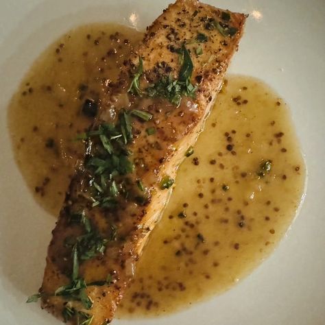 Apple Cider-Glazed Salmon - Blythes Blog Apple Cider Glazed Salmon, Apple Cider Sauce, Mustard Salmon, Sauce For Salmon, Recipes Fish, Glazed Salmon, Salmon Fillets, Fresh Mint, Dijon Mustard