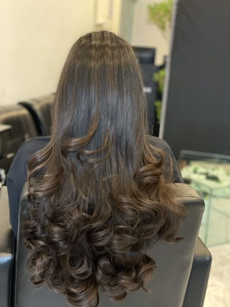 Curl At End Of Hair, Curls At The End Of Hair, Blowout Curls Long Hair, Straight Hair With Curls At The End, Curled Ends Hair, Curled Long Hair, Blow Dry Hair Curls, Bottom Curls, Victoria Beckham Short Hair