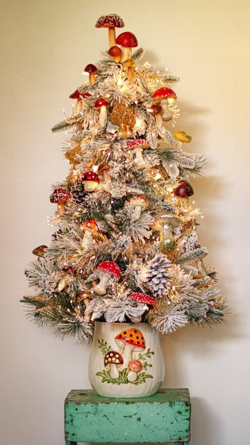 Creative Christmas Tree Ideas, Love Herbs, Mushroom Tree, Merry Mushroom, Creepy Christmas, Christmas Tree Inspiration, Woodland Christmas, Whimsical Christmas, White Christmas Tree