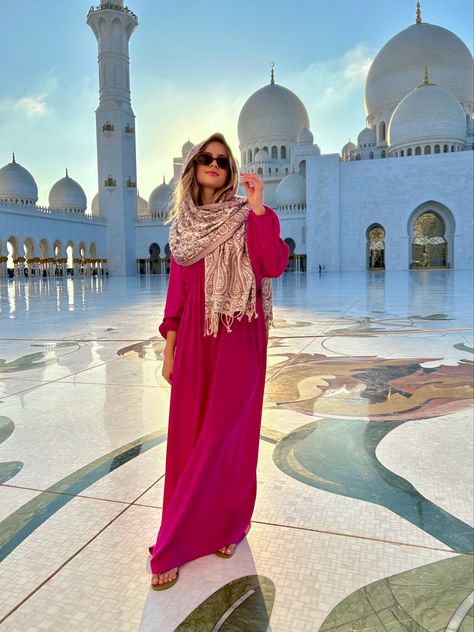 #grand #mosque #abudhabi #picture Mosque Photoshoot Ideas, Abu Dabi Outfit, Sheik Zayed Mosque Outfit, Dubai Women Outfits, Abu Dabi Outfits Ideas, Dubai Mosque Outfit, Dubai Safari Outfit, Mosque Outfit, Dubai Vacation Outfits