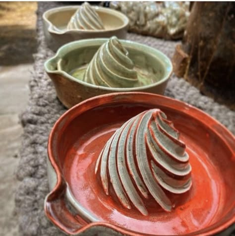 Pottery Ideas On The Wheel, Ceramic Juicer Handmade, Ceramic Functional Ideas, Pottery Class Ideas, Wheel Pottery Ideas, Pinch Pot Ideas Ceramics, Functional Pottery Ideas, Pinch Pottery, Ceramic Business