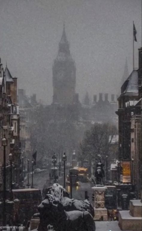 #london #cozy #snow #winter #england Winter In Britain, Snow In England, Cozy Snow Aesthetic, Winter London Aesthetic, London Winter Aesthetic, Snowy London, London Life Aesthetic, Dark Academia Christmas, London In Winter