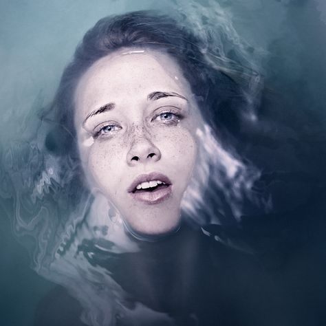 Will someone please explain to me WHY I am so enchanted with this Photo??  Is it the model?  The water?  the expression on her face?  I have been to the website and I found NO answers there, only more questions and confusion.  I do not feel that the photo is supposed to depict drowning .... even though she has a look of utter   disbelief, but rather disbelief of an  exalted variety.  Why can I not put it out of my mind for the past 3 hours?     http://www.gonzagamanso.com/ Submerged In Water, Deep Books, Water Shoot, Water Tattoo, John Everett Millais, Foto Transfer, Water Photography, Underwater Photography, 인물 사진