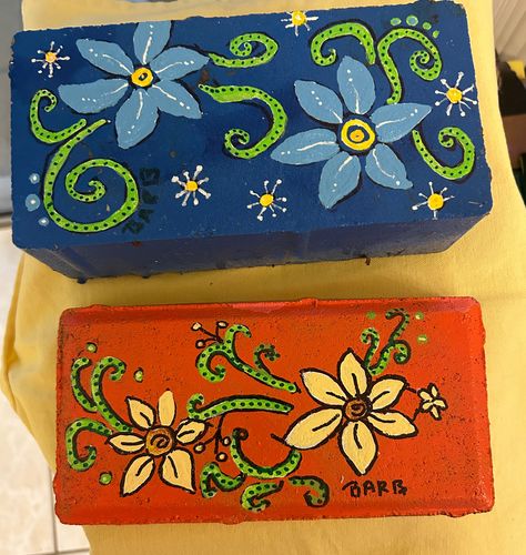 Brick Painting Ideas, Brick Painting, Painted Bricks Crafts, Brick Crafts, Brick Decor, Painted Brick, Hobbies And Crafts, Arts And Crafts, Art