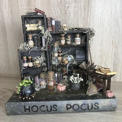 Spooky Diorama, Halloween Vignette, Halloween Diorama, Halloween Shadow Box, Tim Holtz Crafts, Doll Museum, Haunted Dollhouse, Distress Crayons, Halloween Arts And Crafts