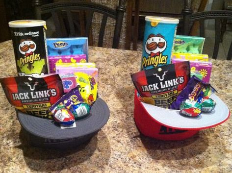 easter basket full of gifts Boyfriend Easter Basket, Teenager Easter Basket, Mens Easter Basket, Easter Basket Alternatives, Simple Easter Baskets, Teen Easter Basket, Spring Easter Basket, Creative Easter Baskets, Boys Easter Basket