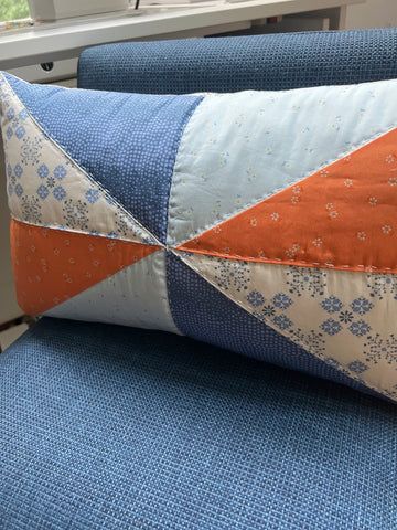 Patchwork Lumbar Pillow Tutorial – Midlife Quilter Lumbar Pillow Pattern, Pillow Cover Diy, Diy Pillow Covers, Pillow Tutorial, Quilt Projects, Chair Pillow, Quilting Rulers, Small Chair, Diy Quilt