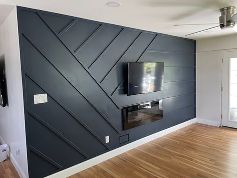 Black Wall Wood Paneling, Accent Wall For Tv Mounted Tv, Accent Wall With Mounted Tv, Living Room Accent Wall Ideas With Tv And Fireplace, Accent Wall Tv Fireplace, Geometric Tv Wall Design, Black Accent Wall Tv, Tv On Accent Wall, Tv Statement Wall