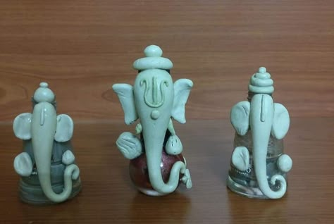 Ganapati Making, Ganesh Making, Clay Ganesha, Paper Art Sculpture, African Art Paintings, Ganesh Art, Glass Bottles Art, Clay Wall Art, Bottle Craft