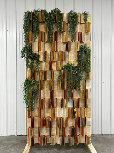 Book Wedding Arch, Book Wedding Backdrop, Picture Backdrop Ideas Birthday, Book Page Backdrop, Book Photo Backdrop, Books Backdrop, Book Window Display, Book Wall Decor, Book Arch